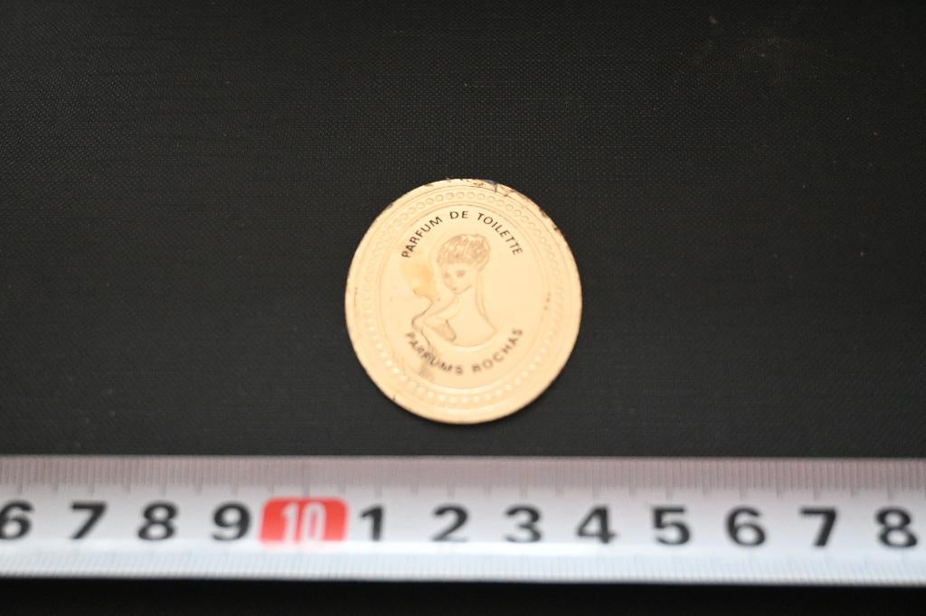 sticker parfum de toilette parfums rochas, Ophalen, Zo goed als nieuw