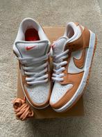 Nike SB Dunk Low ISO ‘Light Cognac’ | EU 43, Bruin, Nike, Nieuw, Ophalen of Verzenden