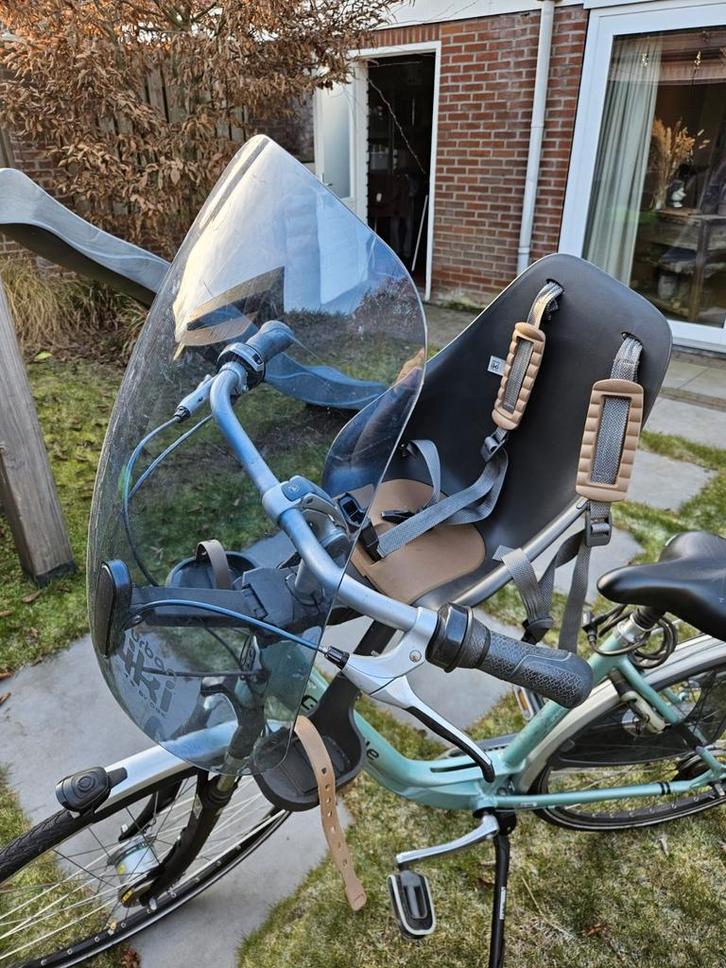 Urban Iki voorzitje fietsstoel met windscherm, Fietsen en Brommers, Fietsaccessoires | Fietsstoeltjes, Gebruikt, Voorzitje, 9 t/m 18 kg