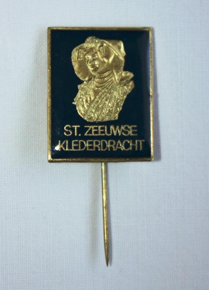 Origineel Speldje €.7,00 In relief: Zeeuwse dame, Verzamelen, Overige Verzamelen, Nieuw, Verzenden