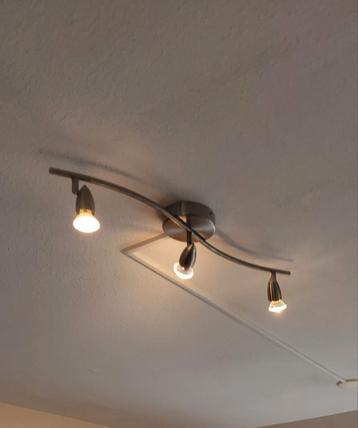 3 spots plafondlamp. 2 stuks,los verkrijgbaar. Met ledlampen beschikbaar voor biedingen