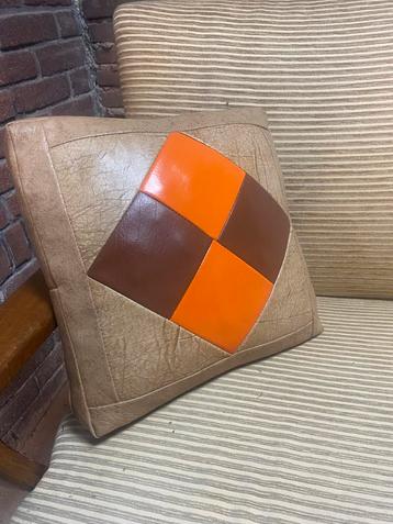 Vintage/ retro  leren Kussen - Beige/Bruin/Oranje beschikbaar voor biedingen
