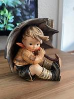Hummel goebel jongen met paraplu 13 cm hoog, Verzamelen, Beelden en Beeldjes, Ophalen, Zo goed als nieuw, Hummel