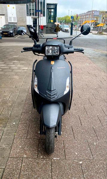 La souris sourini s 2023 bromscooter beschikbaar voor biedingen