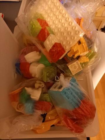 Duplo 2 bakken vol, veel sets (zie foto's) beschikbaar voor biedingen