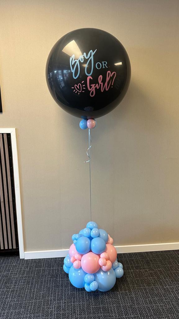 Gender Reveal Ballon met confetti – €69,99, Hobby en Vrije tijd, Feestartikelen | Verhuur, Zo goed als nieuw, Geboorte of Huwelijk