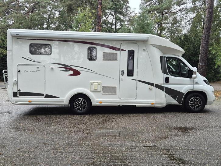 Eura Mobil Terrestra 720 EB Twinbed Solar TV 1eig zr nette s, Caravans en Kamperen, Campers, Bedrijf, tot en met 4, Half-integraal