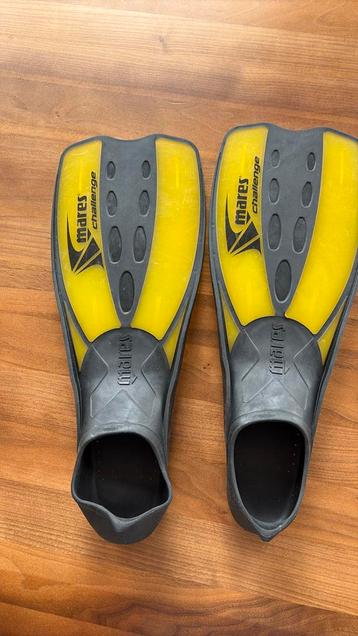 Flippers maat 27/30 beschikbaar voor biedingen