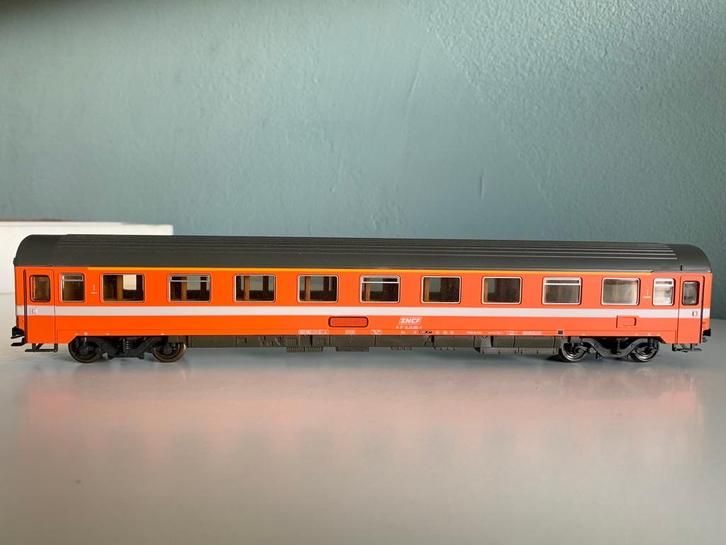 2 Eurofima rijtuigen SNCF h0 Roco, Hobby en Vrije tijd, Modeltreinen | H0, Zo goed als nieuw, Wagon, Gelijkstroom, Roco, Ophalen of Verzenden