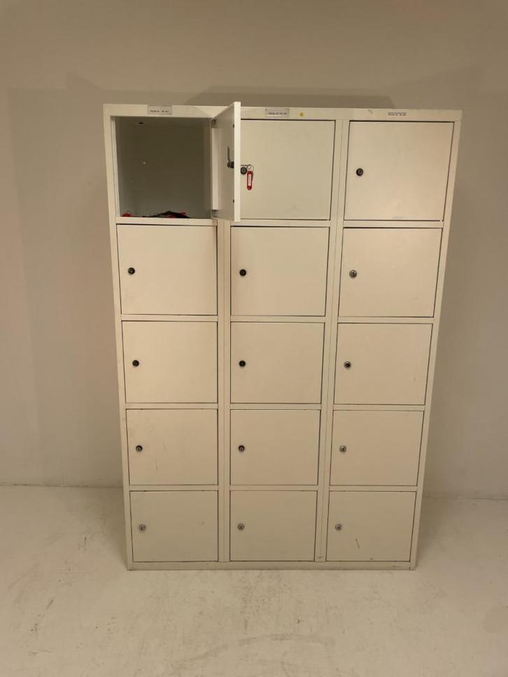 Partij Lockerkast 15 deurs wit €165 ex, Doe-het-zelf en Verbouw, IJzerwaren en Bevestigingsmiddelen