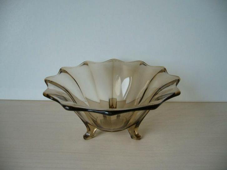 Oud bonbon schaaltje van bruin getint glas, Antiek en Kunst, Antiek | Glas en Kristal, Ophalen of Verzenden