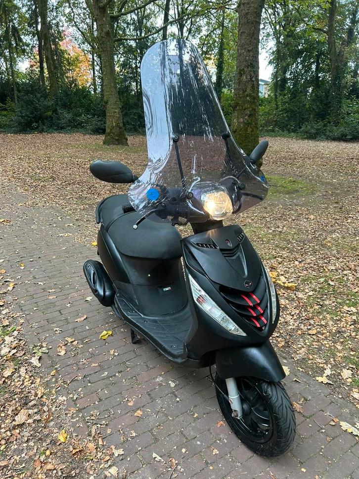 Piaggio zip, Fietsen en Brommers, Snorfietsen en Snorscooters, Gebruikt, Piaggio, Benzine, Ophalen