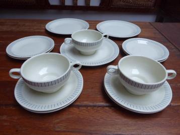 3 soepkommen en 11 bordjes, Royal Sphinx Maastricht beschikbaar voor biedingen