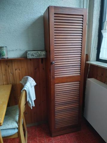 Houten kaast  beschikbaar voor biedingen