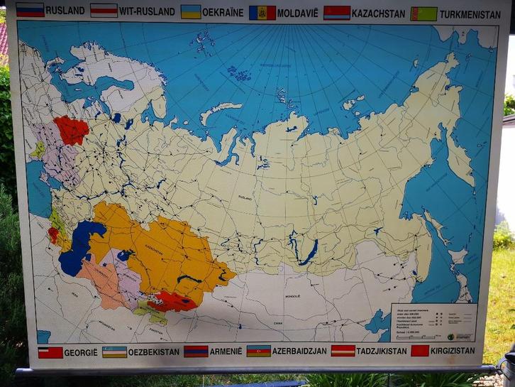 Wandkaarten Schoolkaarten soviet union Rusland oekraine 1998, Antiek en Kunst, Antiek | Schoolplaten, Aardrijkskunde, Ophalen of Verzenden