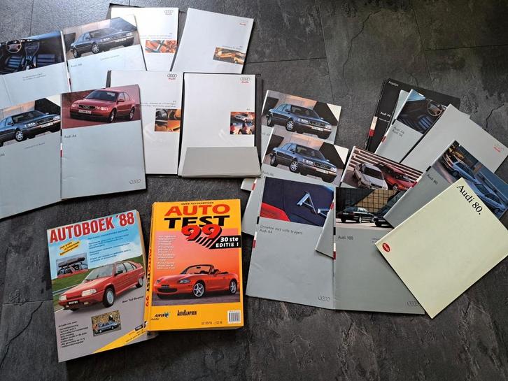 Diverse vintage Audi folders jaren 90, 2x jaarboek 88 & 99, Boeken, Catalogussen en Folders, Zo goed als nieuw, Ophalen