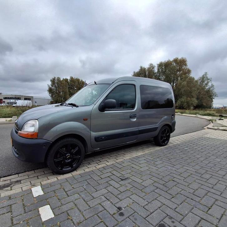 Renault kangoo 1.4 automaat, Auto's, Bestelauto's, Particulier, Airbags, Radio, Trekhaak, Renault, Benzine, Automaat, Zilver of Grijs