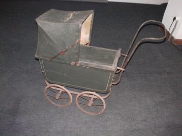 Antieke poppenwagen ca. 100 jaar oud