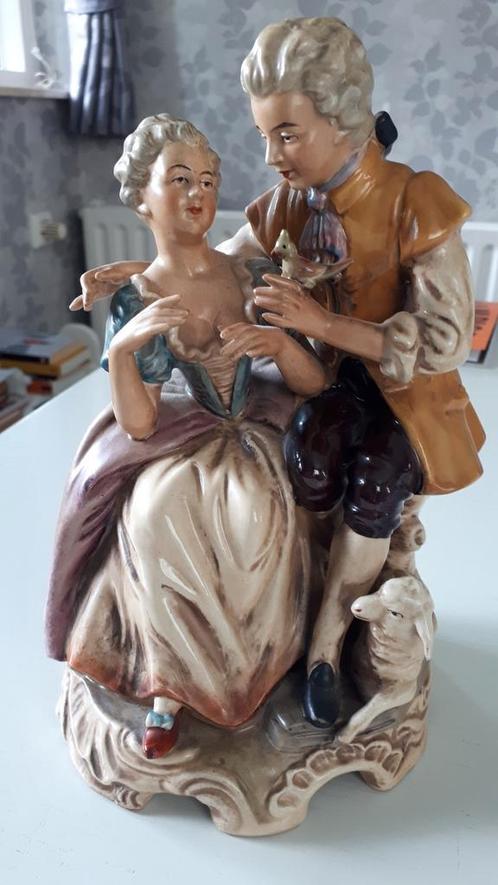Duits porseleinen beeld met merkteken kroontje en GDR, Antiek en Kunst, Antiek | Porselein, Ophalen of Verzenden