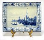 1049. Aardewerk wandtegel met rivierlandschap, Delft, Antiek en Kunst, Antiek | Keramiek en Aardewerk, Ophalen of Verzenden