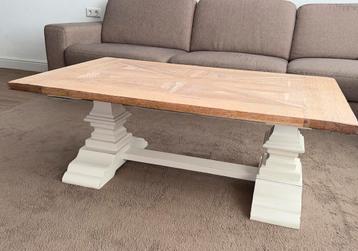 Eikenhouten salontafel beschikbaar voor biedingen