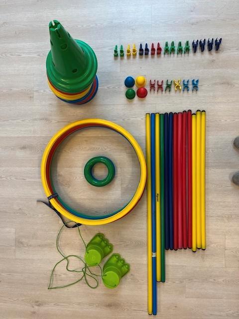 Hoepels en meer: Beweegset - Hoepels, Pilonnen, Stokken, Kinderen en Baby's, Speelgoed | Buiten | Speeltoestellen, Gebruikt, Overige typen