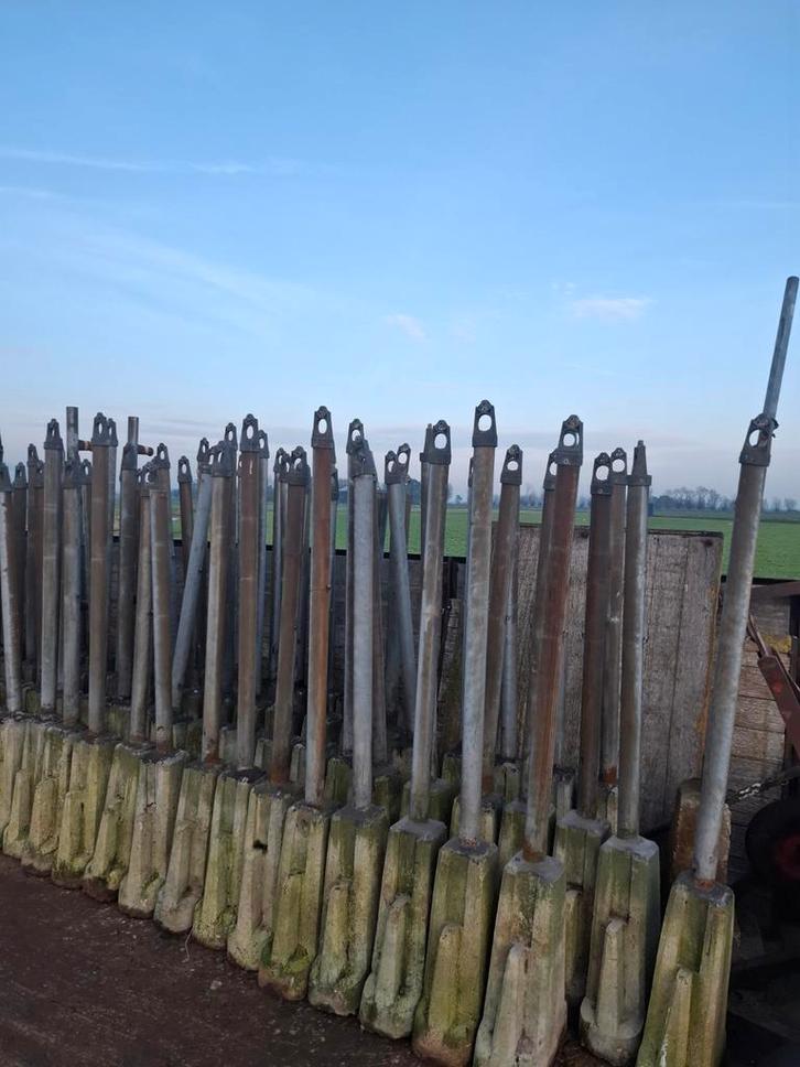 Stalen Schoorpalen met Betonvoet, Tuin en Terras, Schuttingen, Gebruikt, IJzer, 1 tot 2 meter, Minder dan 3 meter, Ophalen of Verzenden
