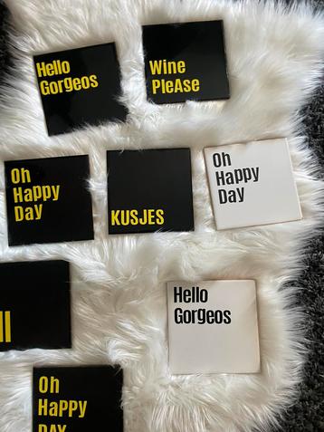 Tegeltjes met tekst  beschikbaar voor biedingen