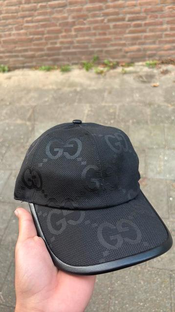 Gucci pet beschikbaar voor biedingen