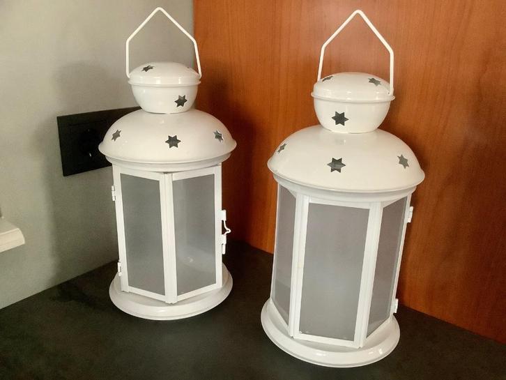 Z.g.a.n 2 grote witte windlicht/kandelaars 31 cm Hoog SET‼️, Huis en Inrichting, Woonaccessoires | Kandelaars en Kaarsen, Zo goed als nieuw