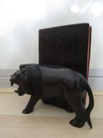 mooi uit hard hout gesneden leeuw als boekensteun 17/15 cm, Antiek en Kunst, Ophalen of Verzenden