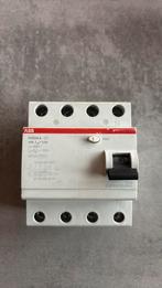 ABB F204H 40A 0.3A, Ophalen of Verzenden, Zo goed als nieuw, Overige typen
