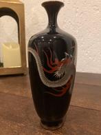 Vaasje met op Japanse wijze gestileerde draak, Antiek en Kunst, Ophalen