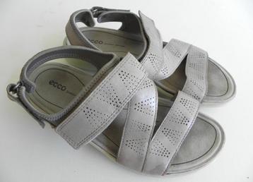 Beige Ecco sandalen maat 38 beschikbaar voor biedingen