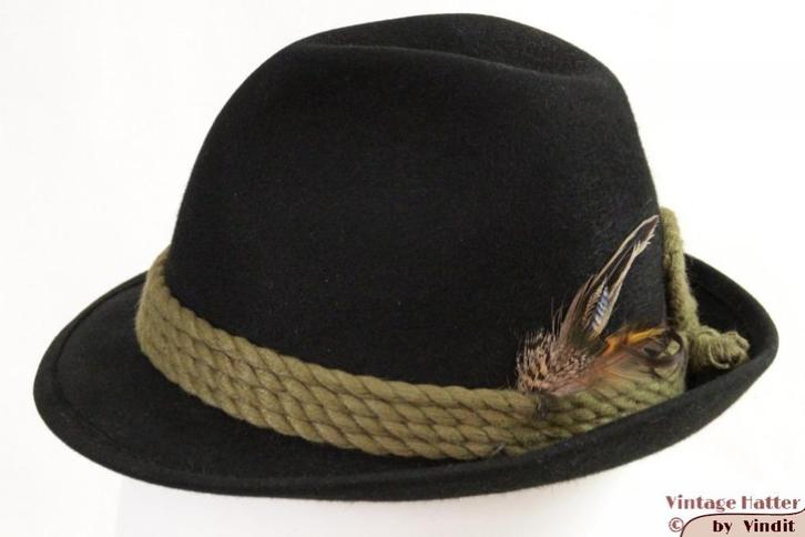 Vintage Jachthoed Breiter zwart met groen koord 56, Hobby en Vrije tijd, Kostuums, Theaterbenodigdheden en LARP, Gebruikt, Handschoenen, Hoed of Pet