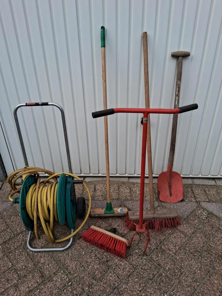 Tuingereedschap Set: Slanghaspel, Schop, Bezems, Tuinklauw, Tuin en Terras, Hand-tuingereedschap, Gebruikt, Ophalen