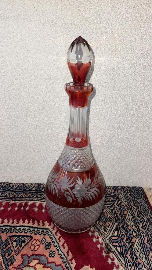 Geslepen kristallen karaf in rood helder glas, Antiek en Kunst, Antiek | Glas en Kristal, Ophalen of Verzenden