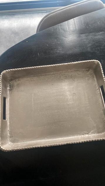 Rivera maison bewerkt metaal dienblad beschikbaar voor biedingen