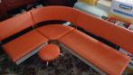 Vintage retro oranje bank met krukje, Ophalen, Huis en Inrichting