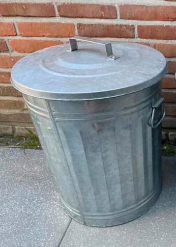 Metalen ijzeren prullenbakken groot 7 stuks beschikbaar voor biedingen