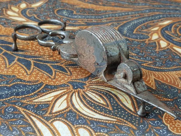 Mooie antieke snuiter of kaarsendover uit Engeland 17,8 cm., Antiek en Kunst, Antiek | Woonaccessoires, Ophalen of Verzenden