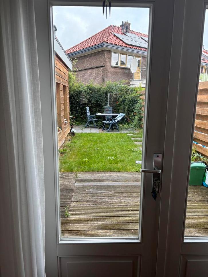 Room (centre Zwolle, only females, who urgently needs), Huizen en Kamers, Kamers te huur, Zwolle