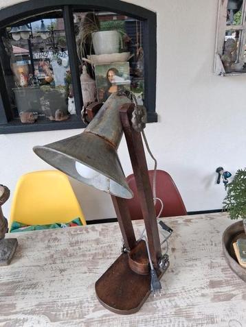 Industriële tafel lamp vintage  beschikbaar voor biedingen