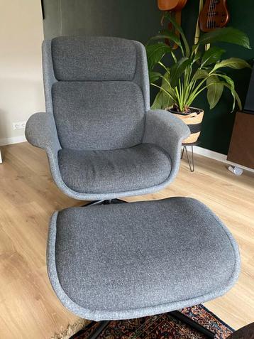 Ikea Fauteuil grijs met voetenbank beschikbaar voor biedingen