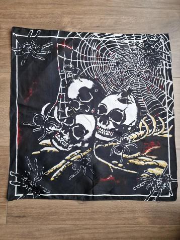 Sjaaltje halloween doodskop beschikbaar voor biedingen