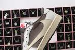 AIR JORDAN 1 LOW TRAVIS SCOTT REVERSE MOCHA, Bruin, Nieuw, Ophalen of Verzenden, Sneakers of Gympen