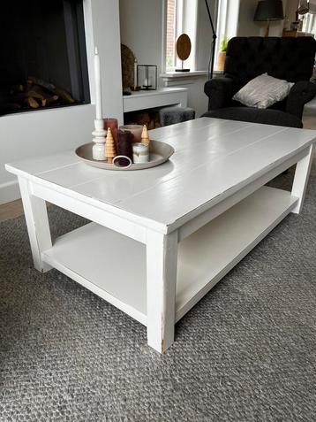 Witte salontafel 132x72x45 beschikbaar voor biedingen