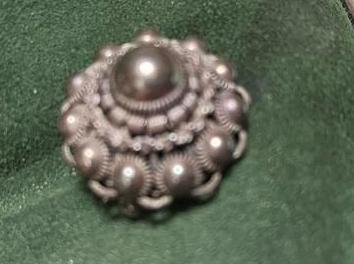 Zeeuwse knop broche, zilver, ongeveer een halve eeuw oud. beschikbaar voor biedingen