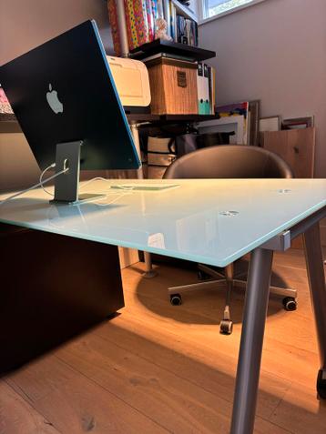 Bureau van melkglas, Ikea Galant 160x80 op wielen - afbeelding 8