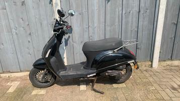Riva scooter loop of sloop blauw ktk beschikbaar voor biedingen